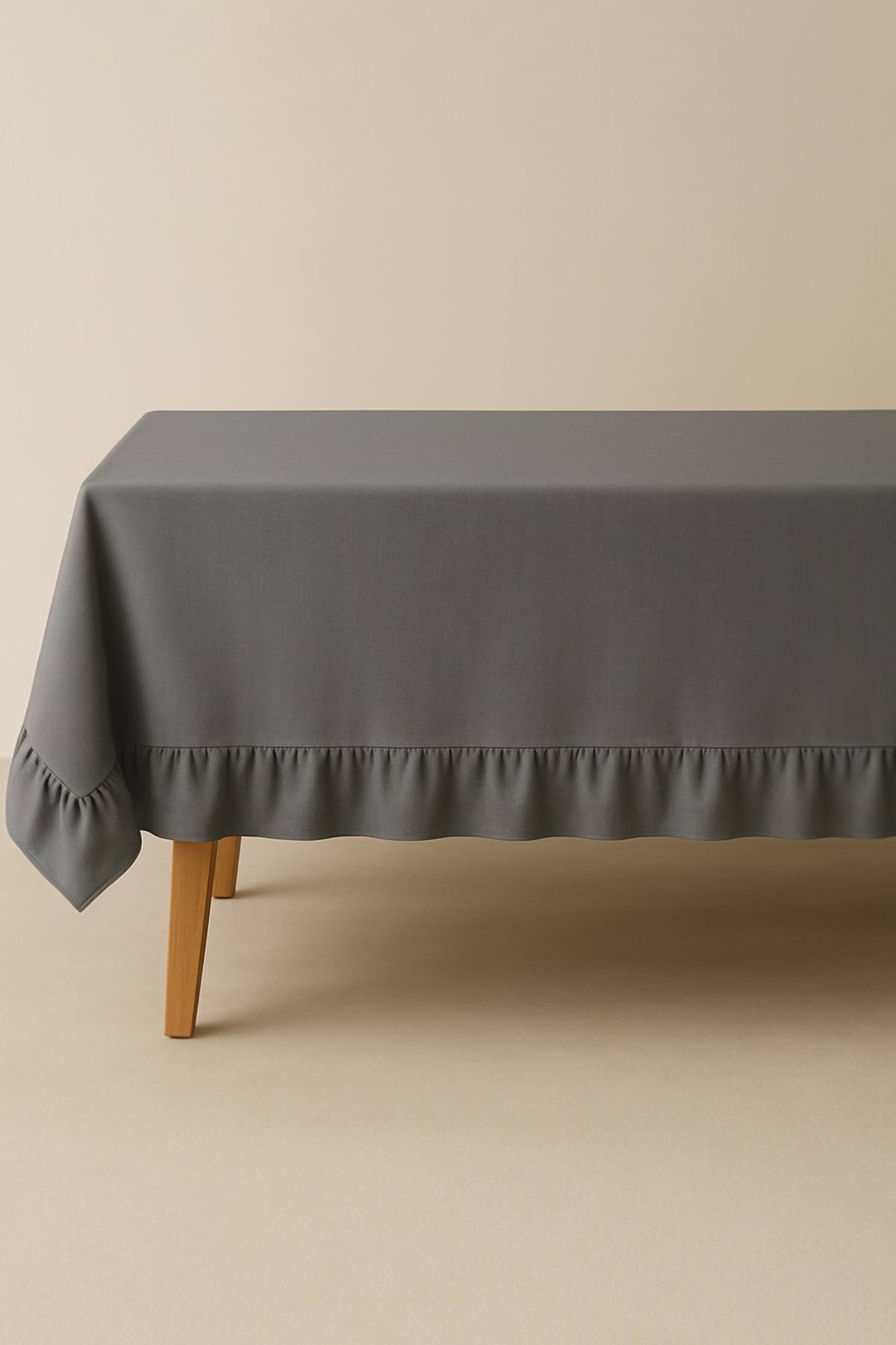 Bambu Kumaş Fırfırlı Antrasit Dikdörtgen Masa Örtüsü 160x220 cm – Leke Tutmaz, Ütü Gerektirmez, Kolay Temizlenir
